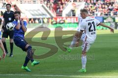 1. Bundesliga - Fußball - FC Ingolstadt 04 - SV Darmstadt 98 - rechts Sonny Kittel (21, FCI) hebt zum Tor