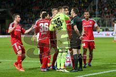 1. BL - Saison 2016/2017 - FC Ingolstadt 04 - 1.FC Köln - Almog Cohen (#36 FCI) foult Osako von Köln und es gibt Elfmeter - Die Spieler reklamieren beim Schiedsrichter - Foto: Meyer Jürgen