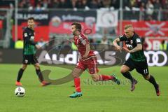 1. Bundesliga - Fußball - FC Ingolstadt 04 - FC Augsburg - Markus Suttner (29, FCI)  Jonathan Schmid (FCA 11)