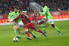 1. Bundesliga - Fußball - FC Ingolstadt 04 - VfL Wolfsburg -  Mathew Leckie (7, FCI) Josuha Guilavogui (23 Wolfsburg)