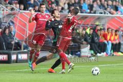 1. BL - Saison 2016/2017 - FC Ingolstadt 04 - FC Augsburg - Roger de Oliveira Bernardo (#8 FCI) - Ji Dong Won #22 Augsburg - Markus Suttner (#29 FCI) - Foto: Meyer Jürgen