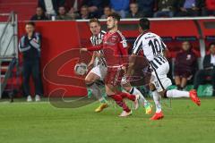 1. Bundesliga - Fußball - FC Ingolstadt 04 - Eintracht Frankfurt - 0:2 - mitte Mathew Leckie (7, FCI) Marco Fabián (10 Frankfurt)