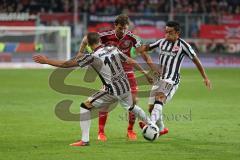 1. Bundesliga - Fußball - FC Ingolstadt 04 - Eintracht Frankfurt - Mijat Gacinovic (11 Frankfurt) Pascal Groß (10, FCI) Marco Fabián (10 Frankfurt)