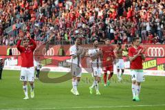 1. Bundesliga - Fußball - FC Ingolstadt 04 - SV Darmstadt 98 - Spiel ist aus Jubel Sieg 3:2, das Team feiert mit den Fans, Dank, Markus Suttner (29, FCI)  Anthony Jung (3, FCI) Mathew Leckie (7, FCI) Stefan Lex (14, FCI)