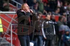 1. Bundesliga - Fußball - FC Ingolstadt 04 - 1. FC Köln - Cheftrainer Maik Walpurgis (FCI) pfeifft von der Seitenlinie ins Feld