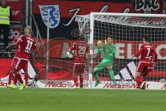 1. Bundesliga - Fußball - FC Ingolstadt 04 - Eintracht Frankfurt - Torwart Örjan Haskjard Nyland (1, FCI) fängt den Ball