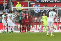 1. Bundesliga - Fußball - FC Ingolstadt 04 - Werder Bremen - gelbe Karte Marcel Tisserand (32, FCI) für die es Elfmeter gab, Tor zum Ausgleich 1:1