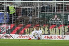 1. BL - Saison 2016/2017 - FC Ingolstadt 04 - FC Augsburg - Martin Hansen Torwart(#35 FCI) - Altintop Halil #7 Augsburg mit dem 0:2 Führungstreffer - Foto: Meyer Jürgen