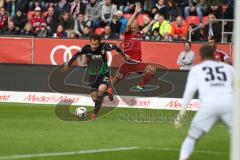 1. BL - Saison 2016/2017 - FC Ingolstadt 04 - FC Augsburg - Tobias Levels (#28 FCI) - Martin Hansen (#35 FCI) - Ji Dong Won #22 Augsburg - Foto: Meyer Jürgen