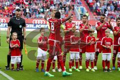 1. BL - Saison 2016/2017 - FC Ingolstadt 04 - FC Schalke 04 - Roger de Oliveira Bernardo (#8 FCI) verabschiedet sich - Foto: Meyer Jürgen