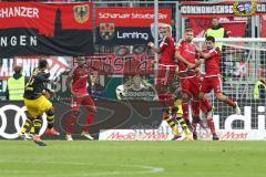 1. Bundesliga - Fußball - FC Ingolstadt 04 - Borussia Dortmund - Freistoß durch links Pierre-Emerick Aubameyang (BVB 17), Darío Lezcano (11, FCI) Lukas Hinterseer (16, FCI) Almog Cohen (36, FCI)