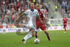 1. Bundesliga - Fußball - FC Ingolstadt 04 - TSG 1899 Hoffenheim 1:2 - Kevin Vogt (TSG 22) hat Lukas Hinterseer (16, FCI) den ball abgenomen