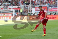 1. Bundesliga - Fußball - FC Ingolstadt 04 - Hertha BSC Berlin - Markus Suttner (29, FCI)  zieht ab