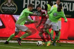 1. BL - Saison 2016/2017 - FC Ingolstadt 04 - VFL Wolfsburg - Anthony Jung (#3 FCI) - Josuha Guilavogui (23 Wolfsburg)  - Foto: Meyer Jürgen