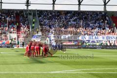 1. BL - Saison 2016/2017 - FC Ingolstadt 04 - Hertha BSC - Die Mannschaften bilden einen Kreis vor dem Spiel - Foto: Meyer Jürgen