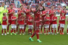 1. BL - Saison 2016/2017 - FC Ingolstadt 04 - FC Schalke 04 - Roger de Oliveira Bernardo (#8 FCI) verabschiedet sich - Foto: Meyer Jürgen