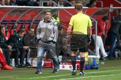 1. Bundesliga - Fußball - FC Ingolstadt 04 - Eintracht Frankfurt - 0:2 - Cheftrainer Markus Kauczinski (FCI) schimpft zum Schiedsrichter