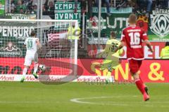 1. Bundesliga - Fußball - FC Ingolstadt 04 - Werder Bremen - Max Kruse (10 Bremen) läuft auf das leere Tor vor Torwart Martin Hansen (35, FCI) und trifft zum Tor