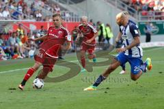 1. Bundesliga - Fußball - FC Ingolstadt 04 - Hertha BSC Berlin - Lukas Hinterseer (16, FCI) John Brooks (Hertha 25), Zweikampf