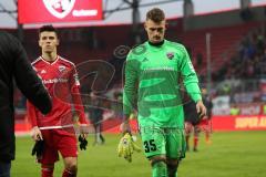 1. Bundesliga - Fußball - FC Ingolstadt 04 - FC Bayern - gehen enttäuscht vom Feld Alfredo Morales (6, FCI) und Torwart Martin Hansen (35, FCI)