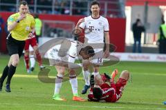 1. BL - Saison 2016/2017 - FC Ingolstadt 04 - FC Bayern München - Robert Lewandowski #9 FC Bayern München - Alfredo Morales (#6 FCI) - Foto: Meyer Jürgen