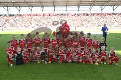 1. Bundesliga - Fußball - FC Ingolstadt 04 - SV Darmstadt 98 - Einlaufkinder Kids mit Schanzi Maskottchen
