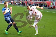 1. Bundesliga - Fußball - FC Ingolstadt 04 - SV Darmstadt 98 - Immanuel Höhn (21 Darmstadt) Markus Suttner (29, FCI)
