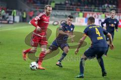 1. Bundesliga - Fußball - FC Ingolstadt 04 - RB Leipzig - Moritz Hartmann (9, FCI) gegen Willi Orban (4 Leipzig)