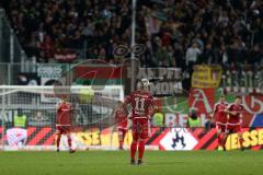 1. Bundesliga - Fußball - FC Ingolstadt 04 - FC Augsburg - 0:2 für Augsburg, Romain Brégerie (18, FCI) Sonny Kittel (21, FCI) Torwart Martin Hansen (35, FCI) am Boden, Darío Lezcano (11, FCI)