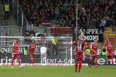 1. Bundesliga - Fußball - FC Ingolstadt 04 - FC Augsburg - 0:2 für Augsburg, Romain Brégerie (18, FCI) Sonny Kittel (21, FCI) Torwart Martin Hansen (35, FCI) am Boden