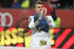 1. BL - Saison 2016/2017 - FC Ingolstadt 04 - FC Augsburg - Martin Hansen Torwart(#35 FCI) bedanken sich bei den Fans - Foto: Meyer Jürgen