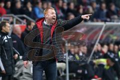 1. Bundesliga - Fußball - FC Ingolstadt 04 - 1. FC Köln - Cheftrainer Maik Walpurgis (FCI) schreit von der Seitenlinie ins Feld