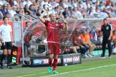 1. Bundesliga - Fußball - FC Ingolstadt 04 - Hertha BSC Berlin - Tobias Levels (28, FCI) Einwurf