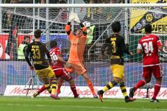 1. BL - Saison 2016/2017 - FC Ingolstadt 04 - Borussia Dortmund - Almog Cohen (#36 FCI) mit dem Treffer zum 1:0 - Weidenfeller Roman Torwart Dortmund - Foto: Meyer Jürgen