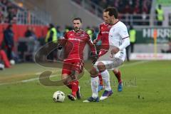 1. Bundesliga - Fußball - FC Ingolstadt 04 - FC Bayern - Mathew Leckie (7, FCI) Mats Hummels (5 Bayern)