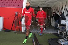 1. BL - Saison 2016/2017 - FC Ingolstadt 04 - FC Bayern München - Marcel Tisserand (#32 FCI) geht auf das Spielfeld zum warm machen - Foto: Meyer Jürgen