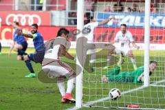 1. Bundesliga - Fußball - FC Ingolstadt 04 - SV Darmstadt 98 - Tor Almog Cohen (36, FCI) Jubel Darío Lezcano (11, FCI) Mathew Leckie (7, FCI) Torwart Michael Esser (31 Darmstadt) am Boden