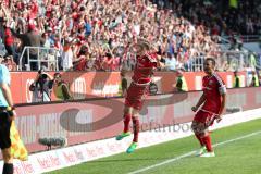 1. Bundesliga - Fußball - FC Ingolstadt 04 - 1. FSV Mainz 05 - Tor Jubel Florent Hadergjonaj (33, FCI) mit Marvin Matip (34, FCI)