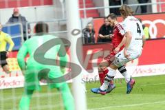 1. Bundesliga - Fußball - FC Ingolstadt 04 - Borussia Mönchengladbach - Yann Sommer Torwart (#1 Gladbach) Pascal Groß (10, FCI) Jannik Vestergaard (#4 Gladbach)