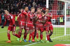 1. Bundesliga - Fußball - FC Ingolstadt 04 - 1. FC Köln - mitte Darío Lezcano (11, FCI) trifft zum Ausgleich Tor Jubel mit Sonny Kittel (21, FCI) Marcel Tisserand (32, FCI) Florent Hadergjonaj (33, FCI) Marvin Matip (34, FCI) Alfredo Morales (6, FCI)