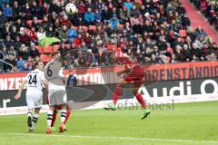 1. Bundesliga - Fußball - FC Ingolstadt 04 - Borussia Mönchengladbach - Marcel Tisserand (32, FCI) köpft zum Tor Christoph Kramer (#6 Gladbach) Tony Jantschke (#24 Gladbach)