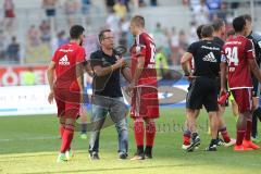 1. Bundesliga - Fußball - FC Ingolstadt 04 - Hertha BSC Berlin - Spiel ist aus, 0:2 Niederlage FCI Cheftrainer Markus Kauczinski (FCI) bei Lukas Hinterseer (16, FCI)