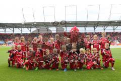 1. Bundesliga - Fußball - FC Ingolstadt 04 - Borussia Dortmund - Einlaufkids Kinder Schanzi Maskottchen