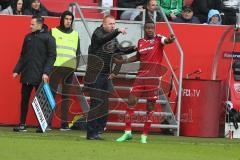 1. BL - Saison 2016/2017 - FC Ingolstadt 04 - SV Werder Bremen - Maik Walpurgis (Trainer FCI) und Roger de Oliveira Bernardo (#8 FCI) im Gespräch - Taktik - Foto: Meyer Jürgen