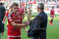 1. BL - Saison 2016/2017 - FC Ingolstadt 04 - Hertha BSC - Max Christiansen (#19 FCI) beim abklatschen mit Peter Jackwerth - Foto: Meyer Jürgen