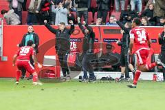 1. BL - Saison 2016/2017 - FC Ingolstadt 04 - Borussia Dortmund - Lezano Farina,Dario (#37 FCI) mit dem 3:1 Führungstreffer - jubel - Markus Kauczinski (Trainer FCI) - - Foto: Meyer Jürgen