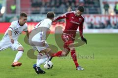 1. Bundesliga - Fußball - FC Ingolstadt 04 - FC Bayern - Joshua Kimmich (32 Bayern) Philipp Lahm (21 Bayern) Mathew Leckie (7, FCI)