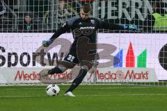 1. BL - Saison 2016/2017 - FC Ingolstadt 04 - VFL Wolfsburg - Martin Hansen Torwart(#35 FCI) - beim Abschlag - Foto: Meyer Jürgen