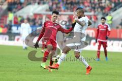 1. Bundesliga - Fußball - FC Ingolstadt 04 - FC Bayern - Alfredo Morales (6, FCI)  Arturo Vidal (23 Bayern)