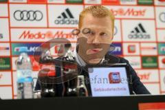 1. Bundesliga - Fußball - FC Ingolstadt 04 - VfL Wolfsburg - Pressekonferenz nach dem Spiel 1:1, Cheftrainer Valérien Ismaël (Wolfsburg) und Cheftrainer Maik Walpurgis (FCI)